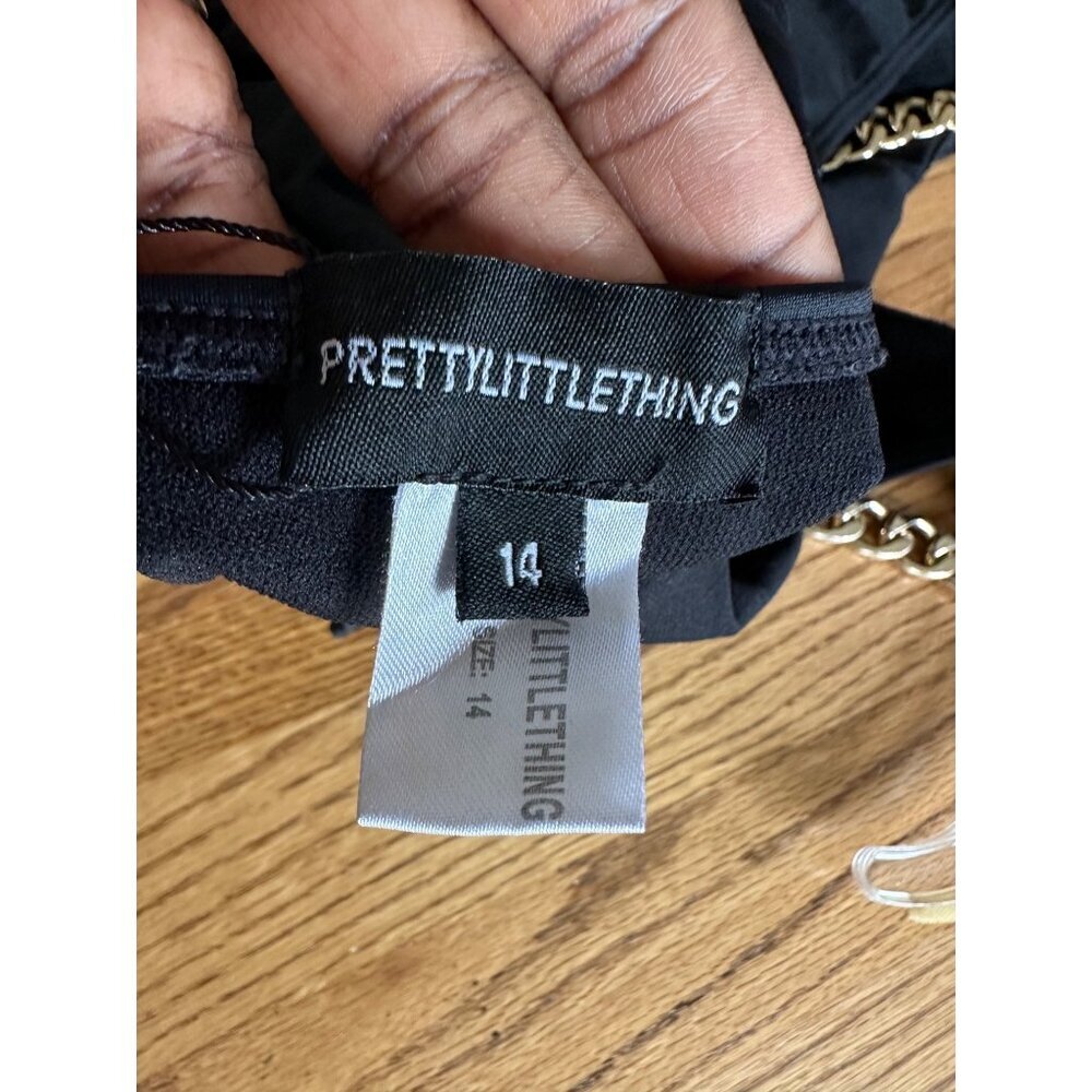 PrettyLittleThing Black One-Piece Swimsuit With Gold Chain Straps - Picture 3 of 8